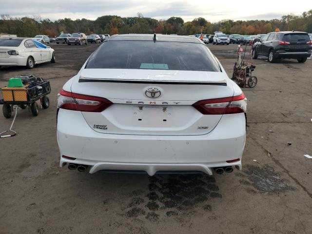 4T1B61HK5JU144085 - 2018 TOYOTA CAMRY XSE WHITE photo 6