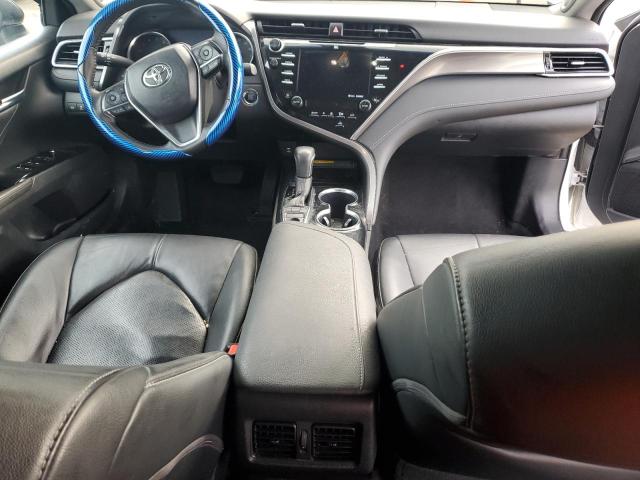 4T1B61HK5JU144085 - 2018 TOYOTA CAMRY XSE WHITE photo 8