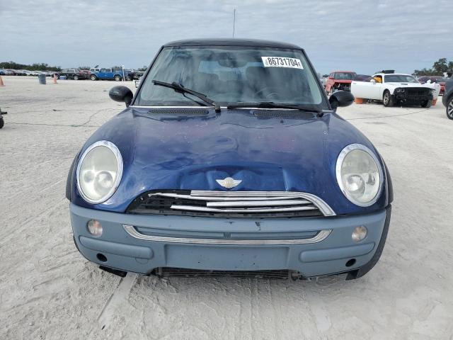 WMWRC33484TJ59493 - 2004 MINI COOPER BLUE photo 5