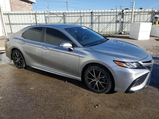 4T1G11AK0PU819557 - 2023 TOYOTA CAMRY SE NIGHT SHADE SILVER photo 4