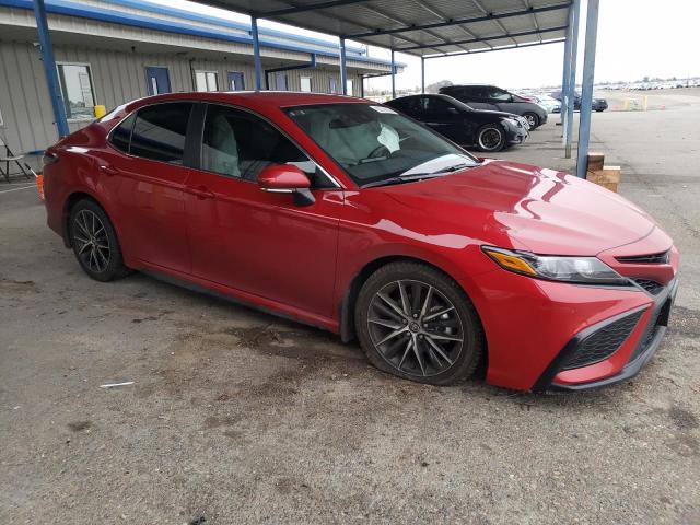 4T1G11AK3PU115966 - 2023 TOYOTA CAMRY SE NIGHT SHADE RED photo 4