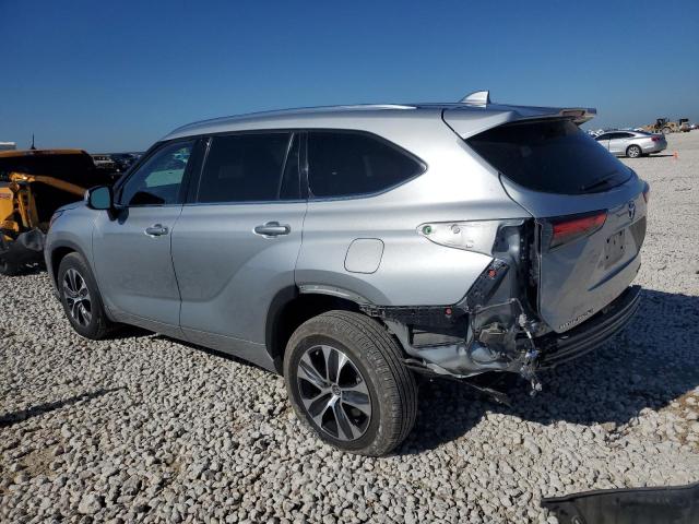 5TDGZRBH2LS513876 - 2020 TOYOTA HIGHLANDER XLE SILVER photo 2