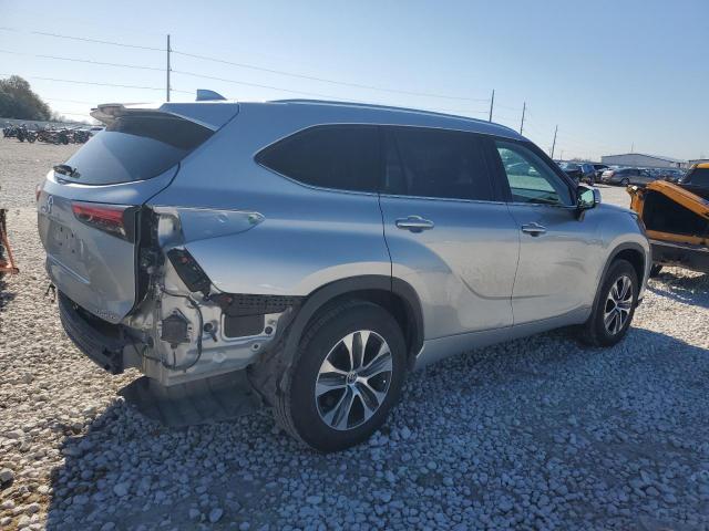 5TDGZRBH2LS513876 - 2020 TOYOTA HIGHLANDER XLE SILVER photo 3