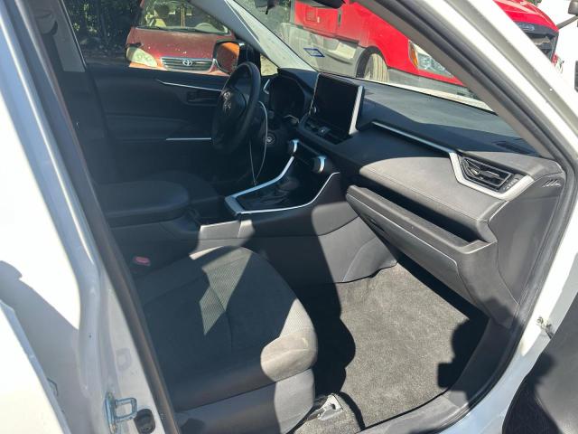 2T3H1RFV5PC241129 - 2023 TOYT RAV4 LE WHITE photo 5