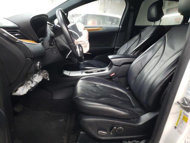 5LMCJ2D98JUL04694 - 2018 LINCOLN MKC SELECT Weiß Foto 7