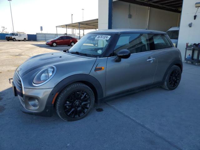 WMWXP5C59J2D71856 - 2018 MINI COOPER GRAY photo 1
