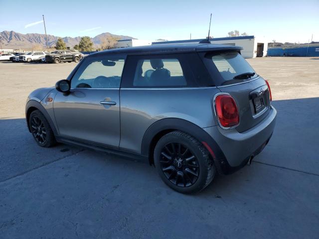 WMWXP5C59J2D71856 - 2018 MINI COOPER GRAY photo 2