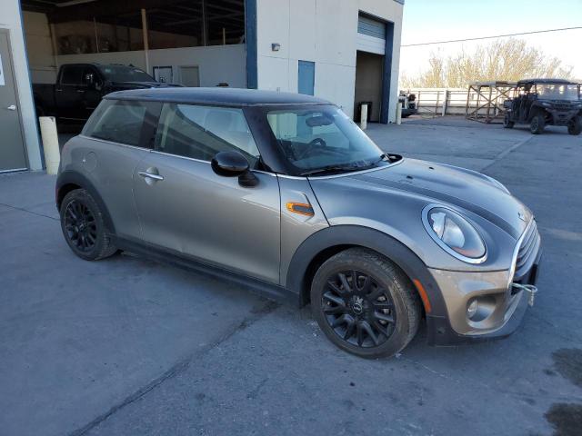 WMWXP5C59J2D71856 - 2018 MINI COOPER GRAY photo 4