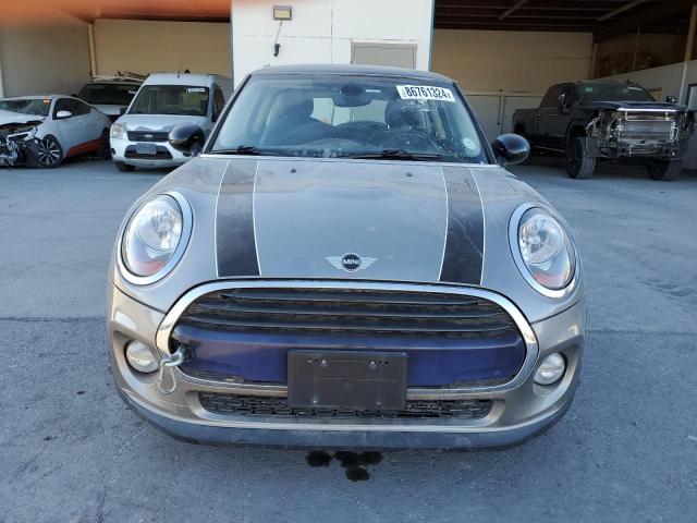 WMWXP5C59J2D71856 - 2018 MINI COOPER GRAY photo 5