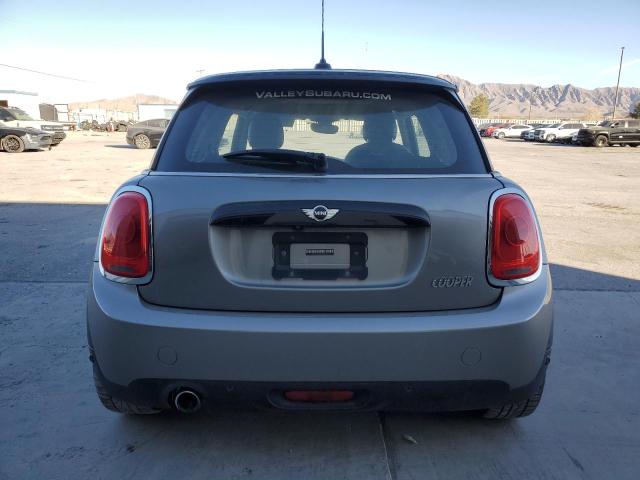 WMWXP5C59J2D71856 - 2018 MINI COOPER GRAY photo 6