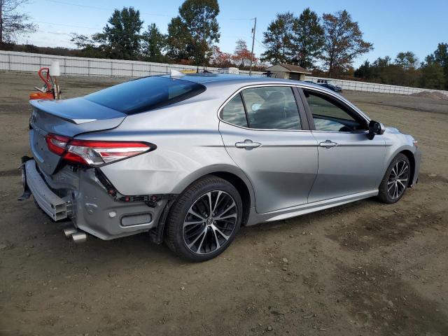 4T1G11AK3LU884235 - 2020 TOYOTA CAMRY SE SILVER photo 3