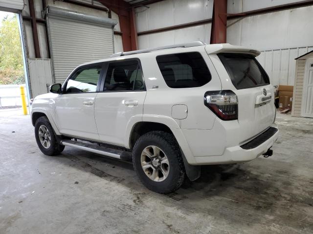 JTEBU5JR8J5517005 - 2018 TOYOTA 4RUNNER SR5/SR5 PREMIUM Biały zdjęcie 2