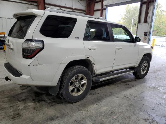 JTEBU5JR8J5517005 - 2018 TOYOTA 4RUNNER SR5/SR5 PREMIUM Biały zdjęcie 3