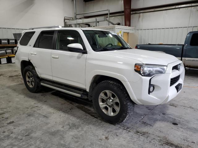 JTEBU5JR8J5517005 - 2018 TOYOTA 4RUNNER SR5/SR5 PREMIUM Biały zdjęcie 4