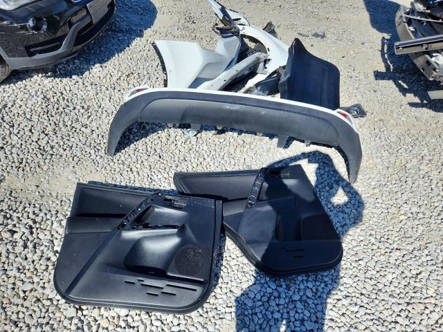 JTMZFREV3JJ202275 - 2018 TOYOTA RAV4 LE Weiß Foto 13