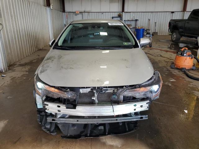 5YFEPRAE7LP071030 - 2020 TOYOTA COROLLA LE ვერცხლისფერი ფოტო 5