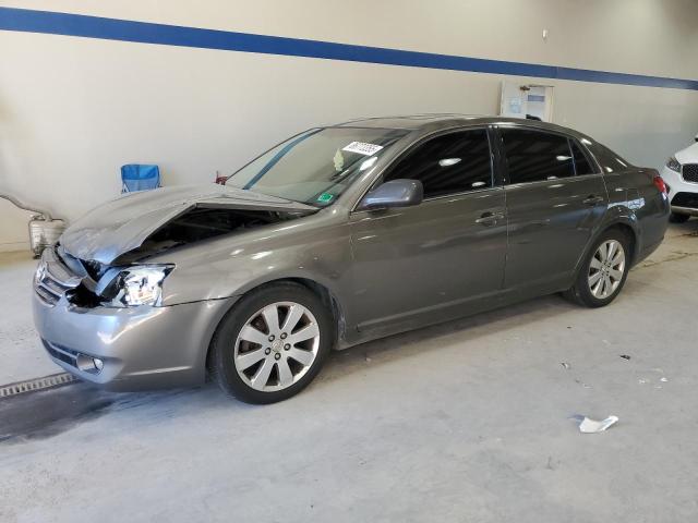 2005 TOYOTA AVALON XL, 