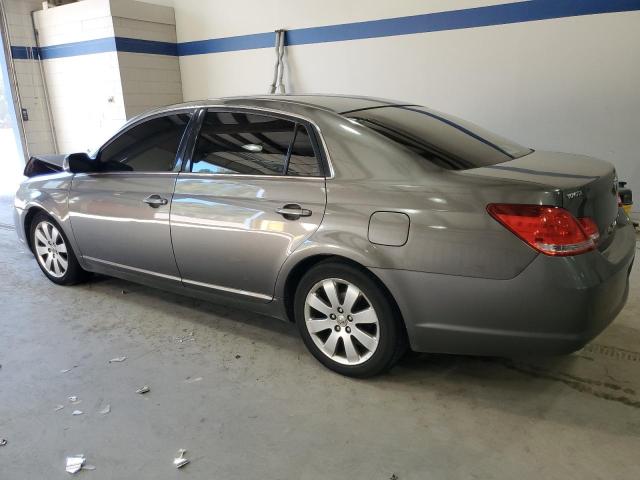 4T1BK36BX5U018563 - 2005 TOYOTA AVALON XL GREEN photo 2