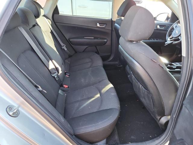 5XXGT4L35JG226702 - 2018 KIA OPTIMA LX Silber Foto 10