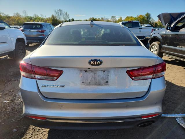 5XXGT4L35JG226702 - 2018 KIA OPTIMA LX Silber Foto 6