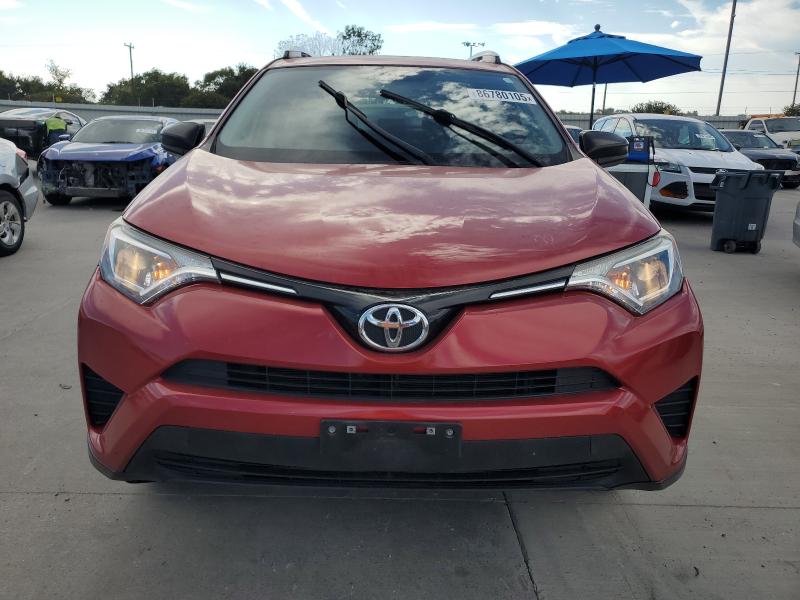 JTMZFREV6GJ062912 - 2016 TOYOTA RAV4 LE Bordeaux Foto 5