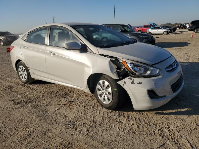 KMHCT4AE1HU262633 - 2017 HYUNDAI ACCENT SE 银色 照片 4
