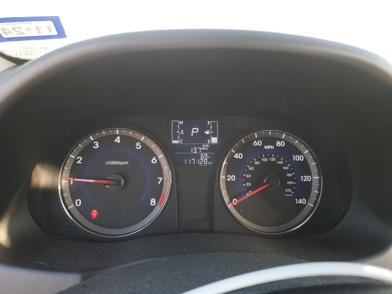 KMHCT4AE1HU262633 - 2017 HYUNDAI ACCENT SE 银色 照片 9