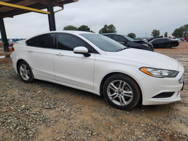 3FA6P0HD5JR228628 - 2018 FORD FUSION SE Blanco foto 4