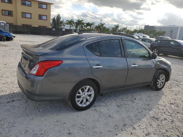 3N1CN7AP9JL861123 - 2018 NISSAN VERSA S Gris photo 3