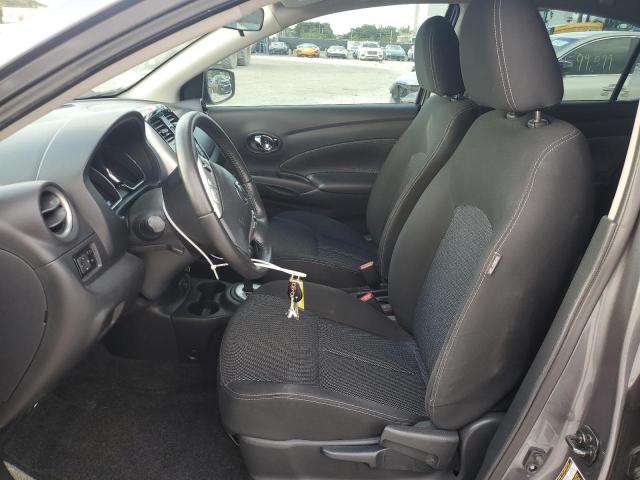 3N1CN7AP9JL861123 - 2018 NISSAN VERSA S Gris photo 7