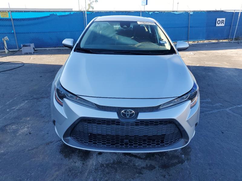 JTDEPRAE5LJ095590 - 2020 TOYOTA COROLLA LE Gümüş foto 5
