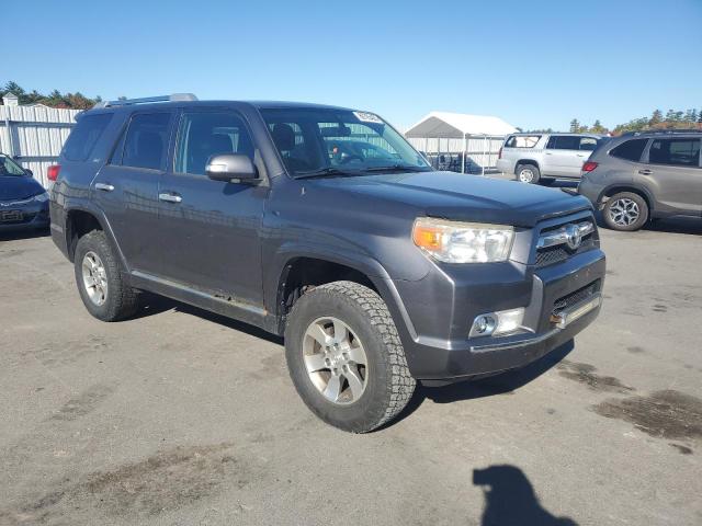 JTEBU5JR0B5054892 - 2011 TOYOTA 4RUNNER SR5 GRAY photo 4