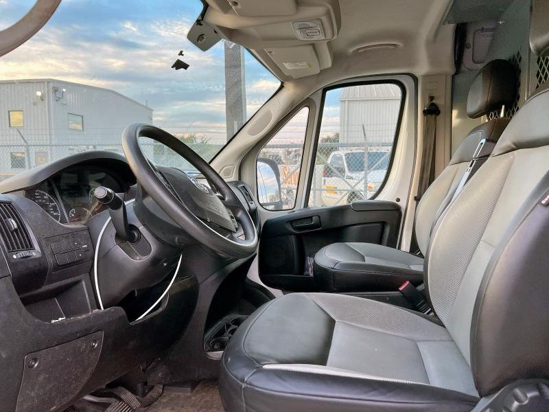 3C6TRVDG2KE505613 - 2019 RAM PROMASTER 2500 HIGH Weiß Foto 5