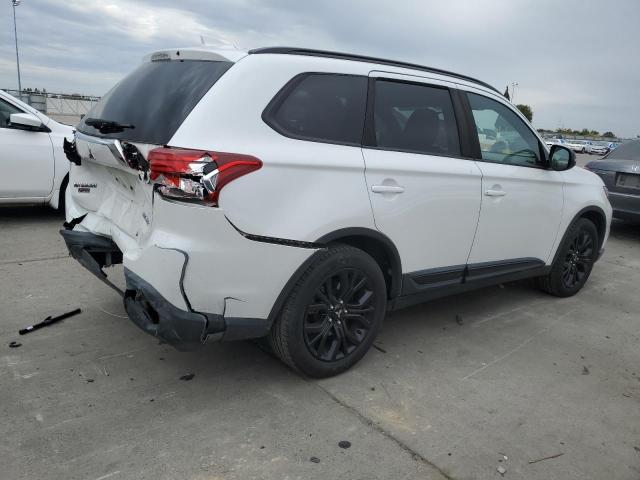 JA4AD3A38JZ020569 - 2018 MITSUBISHI OUTLANDER SE WHITE photo 3