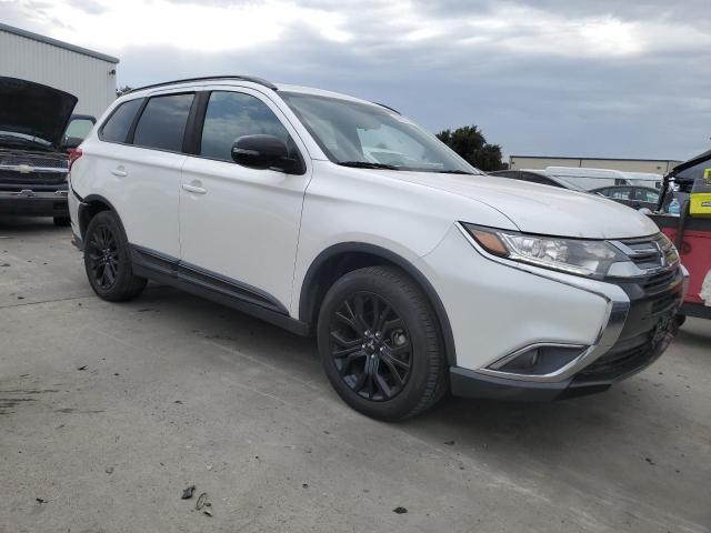 JA4AD3A38JZ020569 - 2018 MITSUBISHI OUTLANDER SE WHITE photo 4