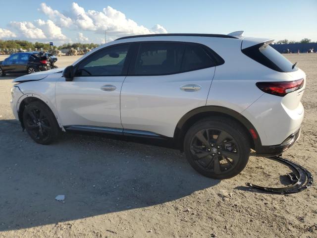 LRBFZPR40PD175462 - 2023 BUICK ENVISION ESSENCE Սպիտակ լուսանկար 2