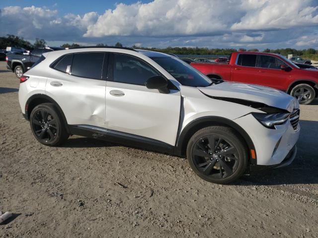 LRBFZPR40PD175462 - 2023 BUICK ENVISION ESSENCE Սպիտակ լուսանկար 4