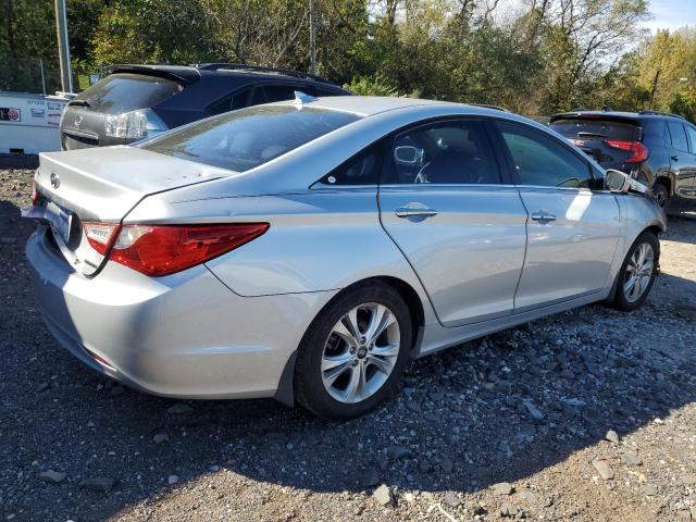 5NPEC4AC9DH633750 - 2013 HYUNDAI SONATA SE 银色 照片 3