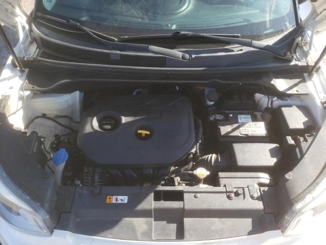 KNDJP3A55K7915965 - 2019 KIA SOUL + WHITE photo 11