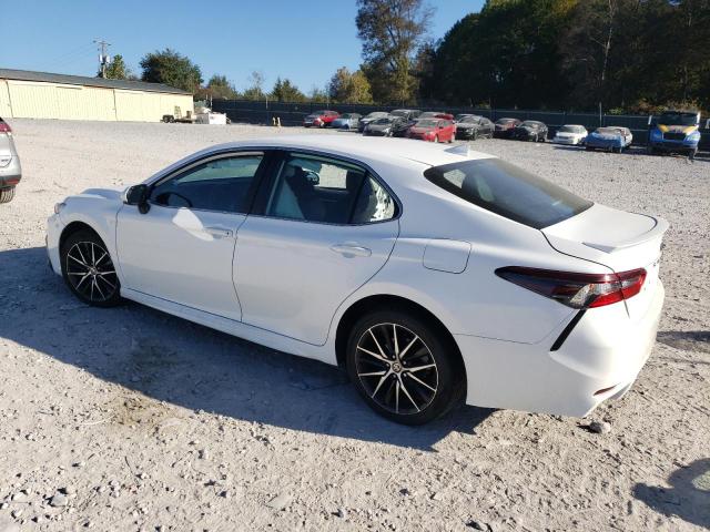 4T1G11AK1MU585490 - 2021 TOYOTA CAMRY SE WHITE photo 2
