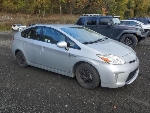 JTDKN3DUXF0431138 - 2015 TOYOTA PRIUS SILVER photo 4