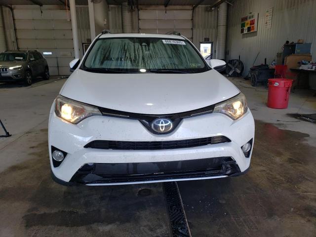 JTMRFREV3HJ127426 - 2017 TOYOTA RAV4 XLE 白色 照片 5