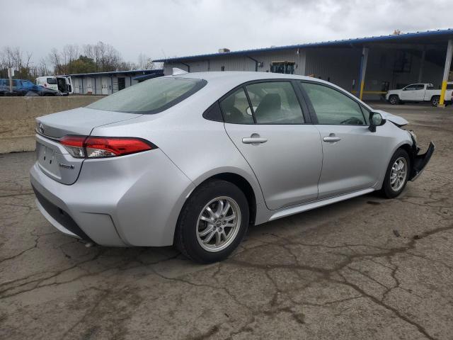 JTDEAMDE5NJ043931 - 2022 TOYOTA COROLLA LE SILVER photo 3