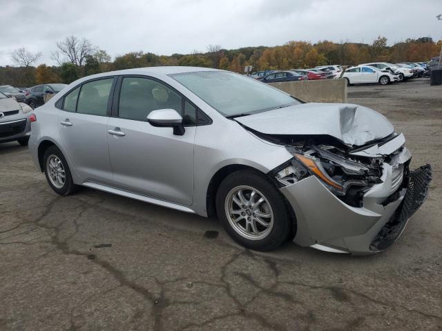 JTDEAMDE5NJ043931 - 2022 TOYOTA COROLLA LE SILVER photo 4