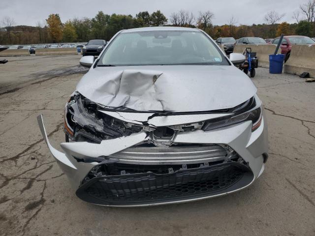 JTDEAMDE5NJ043931 - 2022 TOYOTA COROLLA LE SILVER photo 5