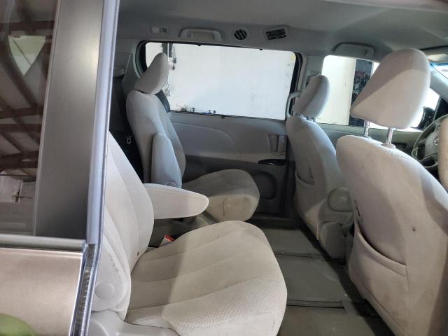 5TDJK3DC0DS062330 - 2013 TOYOTA SIENNA LE 灰色 照片 11