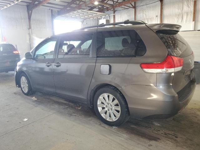 5TDJK3DC0DS062330 - 2013 TOYOTA SIENNA LE 灰色 照片 2