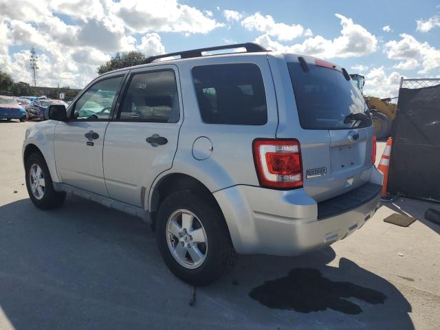 1FMCU0DG7CKB79585 - 2012 FORD ESCAPE XLT SILVER photo 2