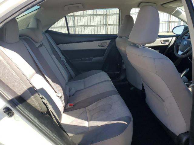 5YFBURHE0JP755125 - 2018 TOYOTA COROLLA L თეთრი ფოტო 10