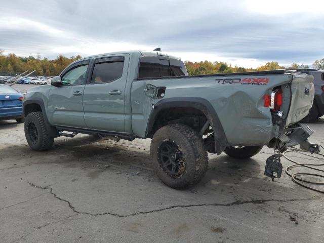 3TYDZ5BN6PT027132 - 2023 TOYOTA TACOMA DOUBLE CAB GREEN photo 2